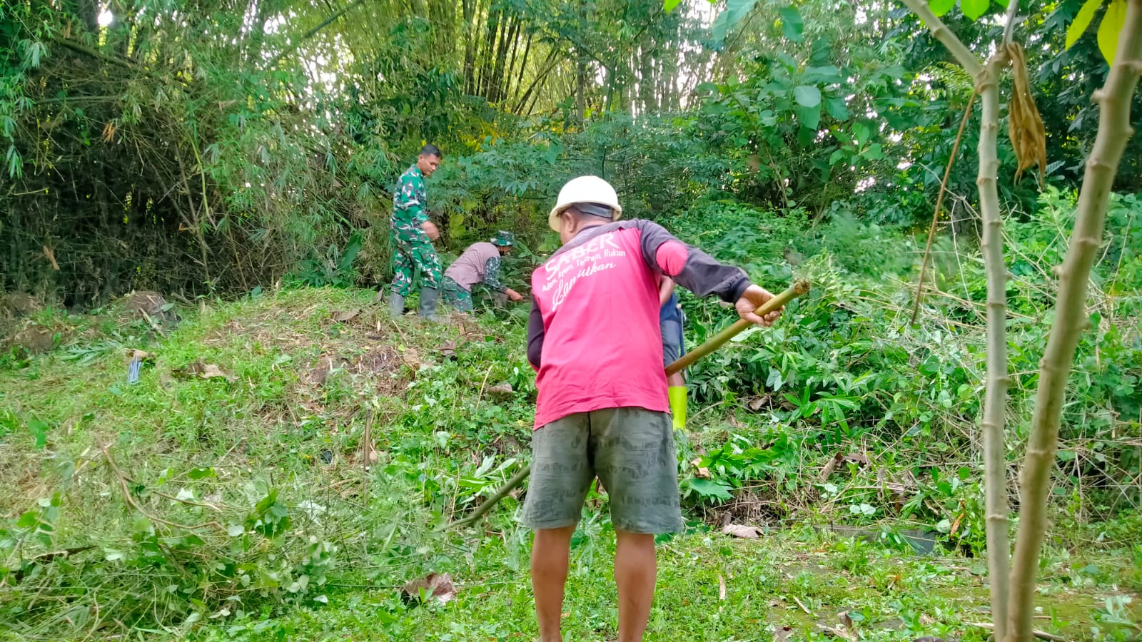 TNI Dan Warga Gotong Royong Bangun Jembatan Garuda, Akses Baru Di Burikan