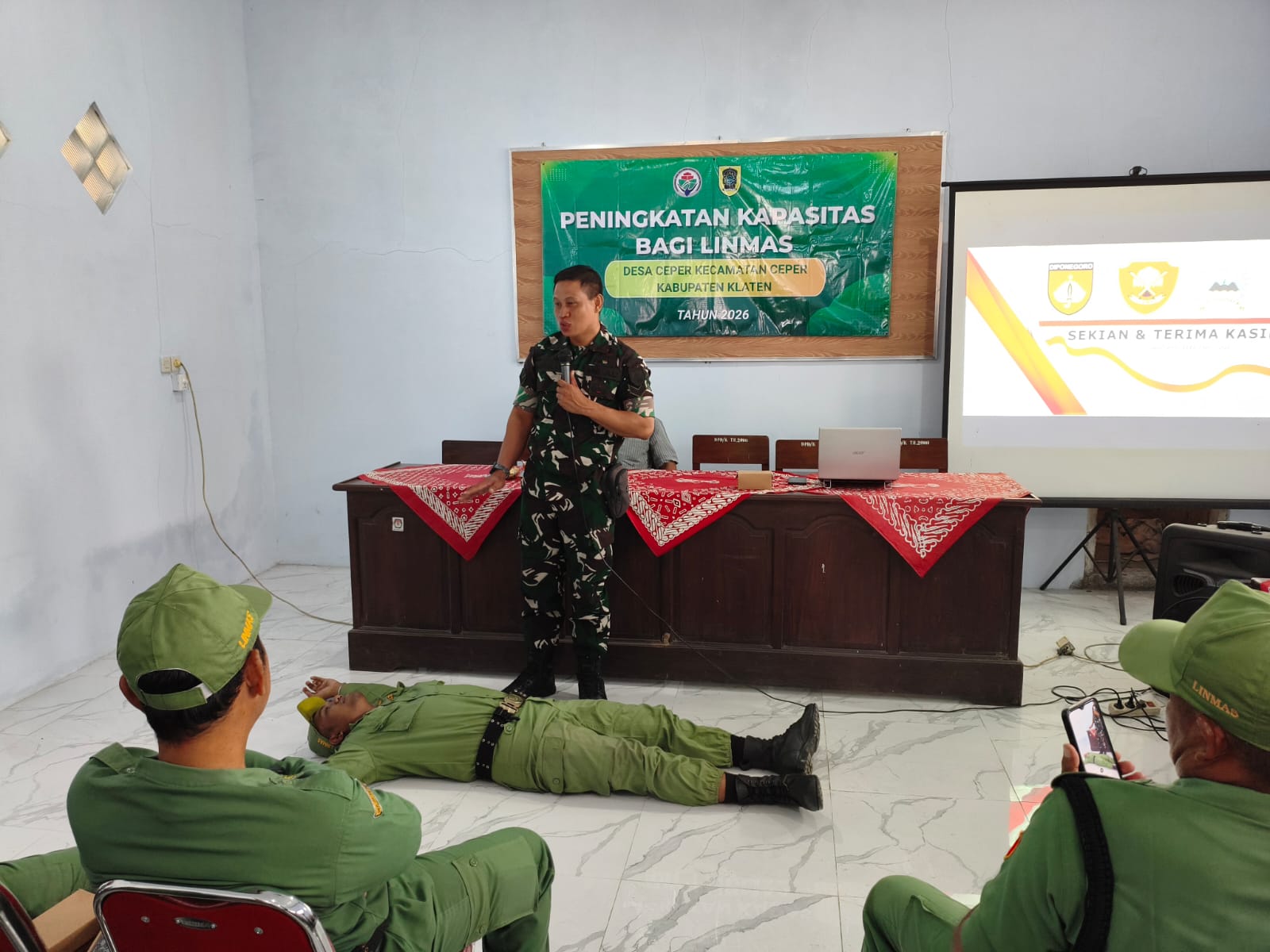 Babinsa Ceper Latih Linmas Tingkatkan Kesiapsiagaan Dan Keterampilan Dasar