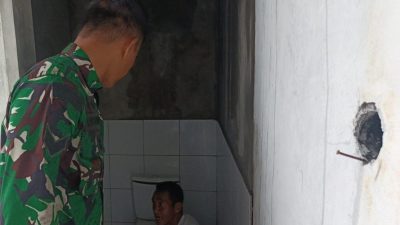 Babinsa Lakukan Monitoring, Pembangunan KDKMP Capai Tahap Pemasangan Kloset Dan Keramik