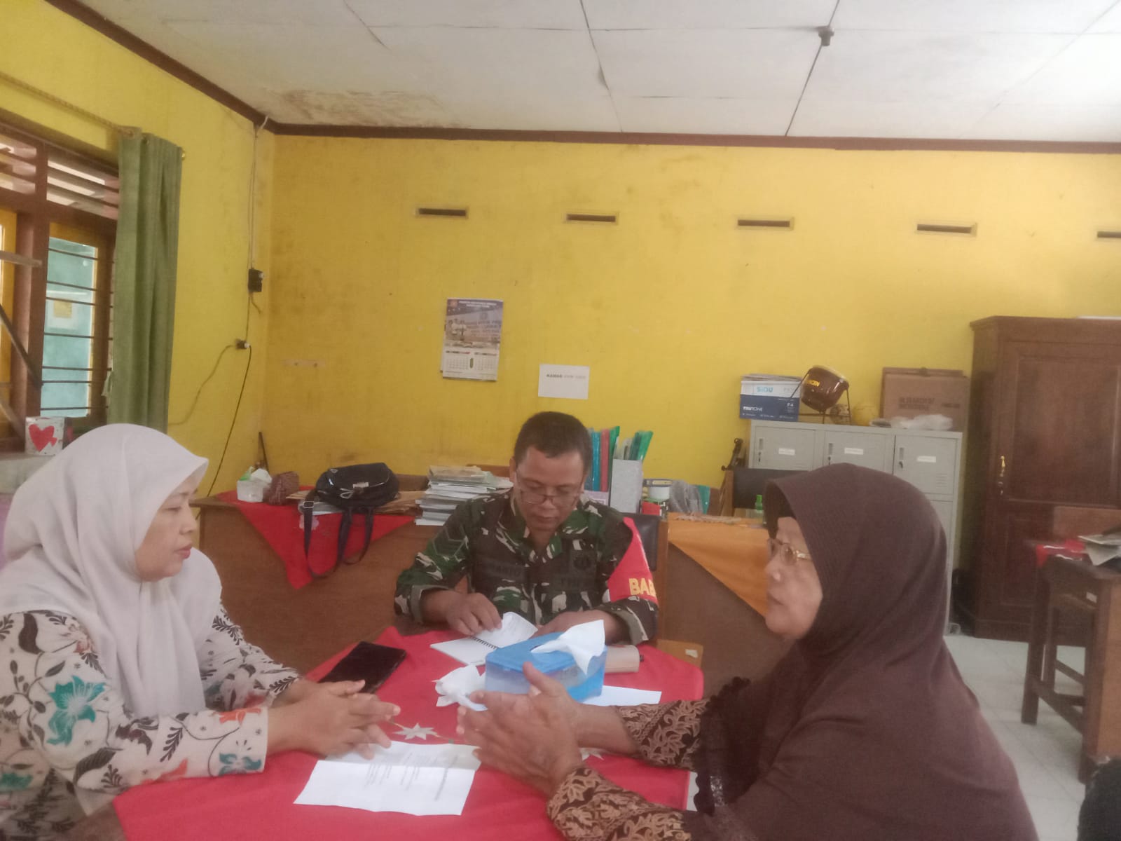 Dukung Pembinaan Generasi Muda, Babinsa Koramil 23/Ceper Pererat Komunikasi Dengan Guru SDN 1 Kuncen