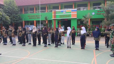 Babinsa Koramil 09/Prambanan Latih Disiplin Dan Karakter Siswa SMP N 1 Prambanan Melalui PBB Babinsa Koramil 09/Prambanan Latih Disiplin Dan Karakter Siswa SMP N 1 Prambanan Melalui PBB