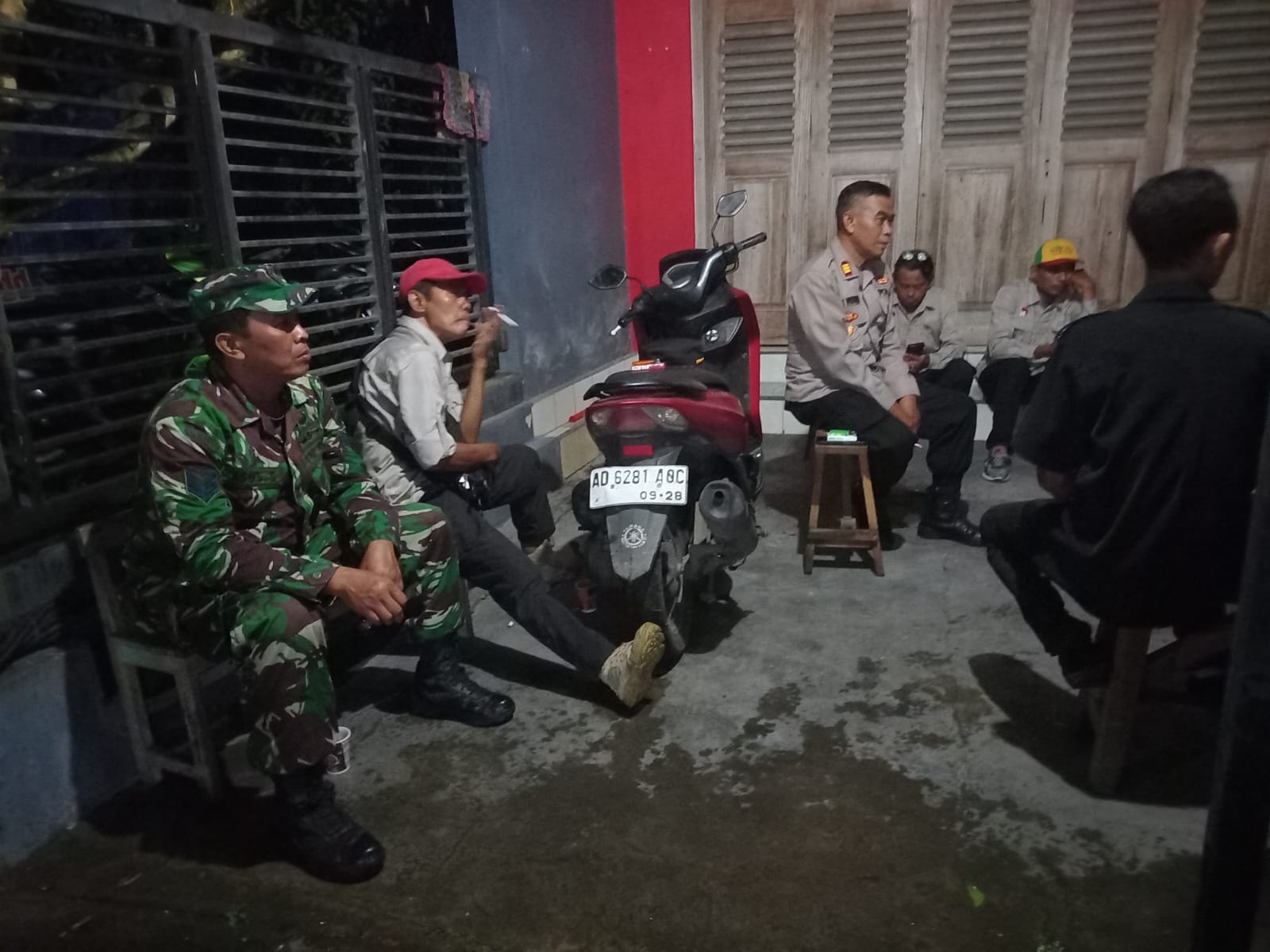 Patroli Gabungan TNI–Polri Di Desa Kebon Bayat Klaten, Pastikan Kamtibmas Tetap Kondusif