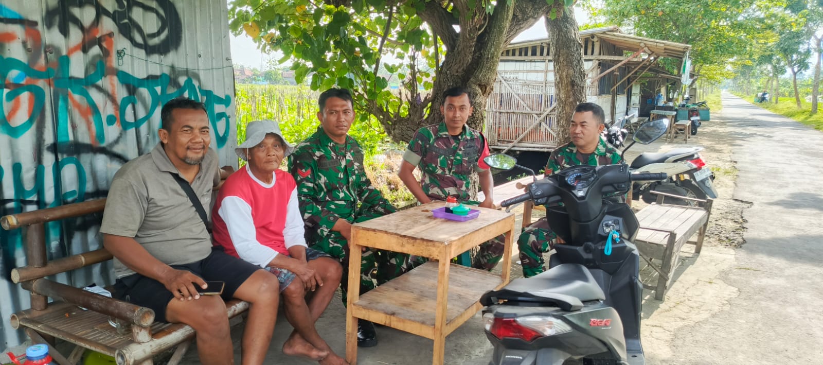 Babinsa Koramil 07/Wedi Perkuat Deteksi Dini Melalui Komunikasi Sosial