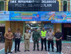 Babinsa dan Polsek Delanggu Laksanakan Pengamanan Pengumuman Kelulusan Sekolah