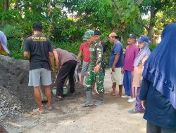 Babinsa Dan Warga Desa Burikan Kompak Bangun Akses Jalan Jembatan Garuda