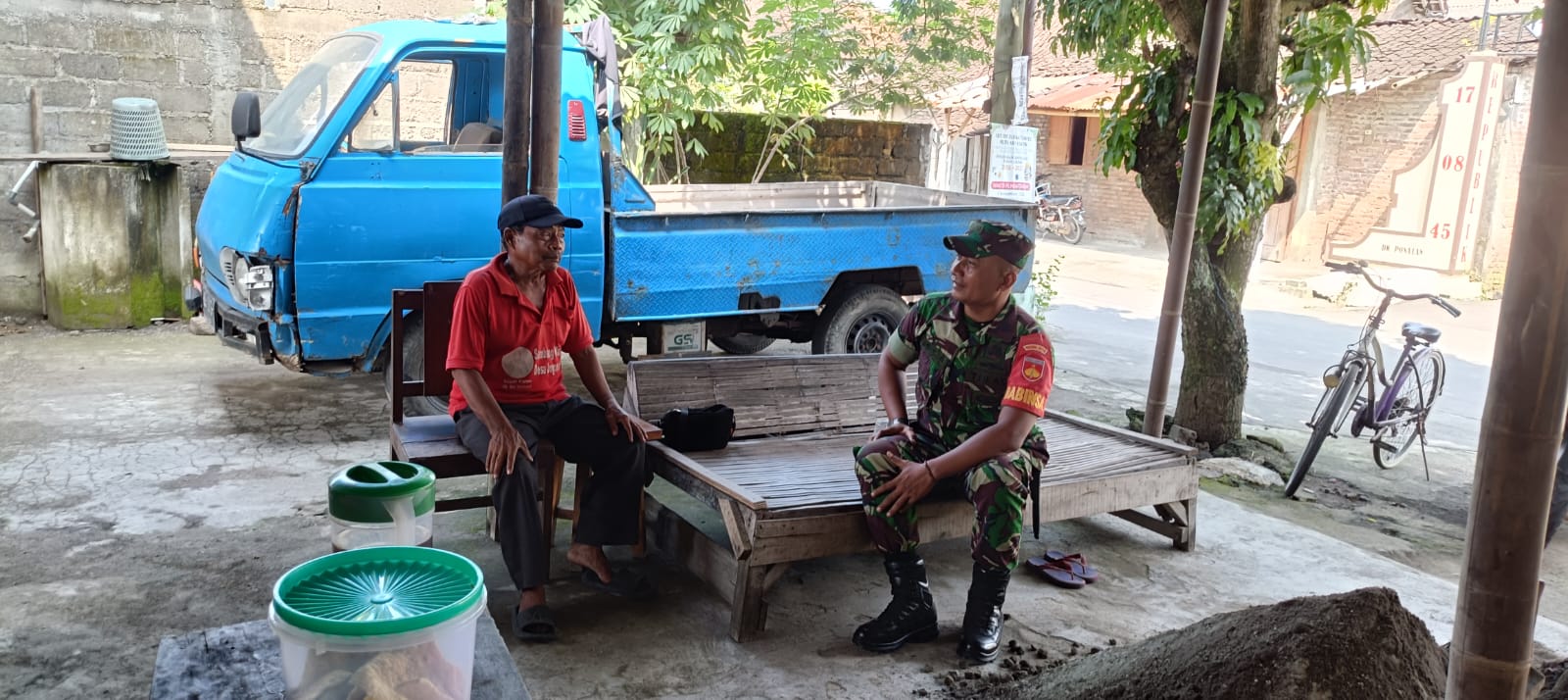 Babinsa Jogosetran Sambangi Warga, Wujud Kedekatan TNI Dengan Masyarakat
