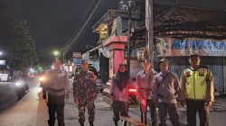 Babinsa Dan Bhabinkamtibmas Pedan Gelar Patroli Malam, Tingkatkan Keamanan Lingkungan Desa Tambakboyo Babinsa Dan Bhabinkamtibmas Pedan Gelar Patroli Malam, Tingkatkan Keamanan Lingkungan Desa Tambakboyo