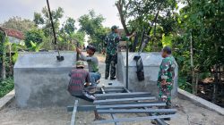 Sinergi TNI dan Warga Warnai Pemasangan Railing Jembatan Gantung Garuda Karangpakel Sinergi TNI dan Warga Warnai Pemasangan Railing Jembatan Gantung Garuda Karangpakel