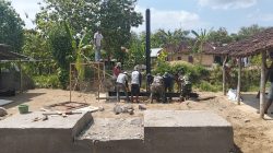 Pembangunan Jembatan Garuda Desa Dukuh Masuk Tahap Pendirian Tiang Pilon, Warga Dan TNI Gotong Royong