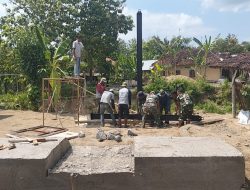 Pembangunan Jembatan Garuda Desa Dukuh Masuk Tahap Pendirian Tiang Pilon, Warga Dan TNI Gotong Royong