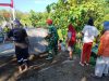 Warga Dan TNI Gotong Royong Ratakan Jalan Menuju Jembatan Garuda Di Karangpakel
