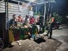 Babinsa Koramil 16/Tulung Sambangi Poskamling, Perkuat Kewaspadaan Dan Kekompakan Warga