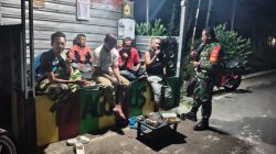 Babinsa Koramil 16/Tulung Sambangi Poskamling, Perkuat Kewaspadaan Dan Kekompakan Warga