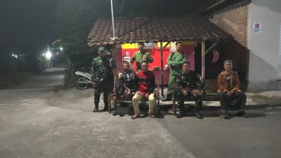 Koramil 09/Prambanan Dan Warga Randusari Bersinergi Menjaga Keamanan Lingkungan Koramil 09/Prambanan Dan Warga Randusari Bersinergi Menjaga Keamanan Lingkungan