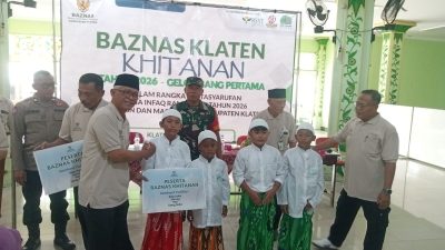 Danramil 01/Kota Hadiri Pentasyarufan Dana Infaq Ramadhan Melalui Khitanan Massal BAZNAS