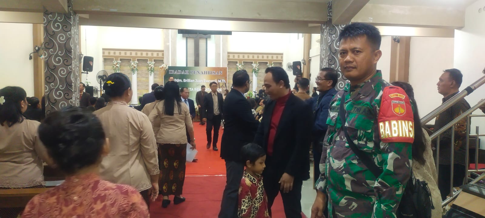 Jamin Rasa Aman Beribadah, Babinsa Dan Polsek Delanggu Amankan Penahbisan Pendeta