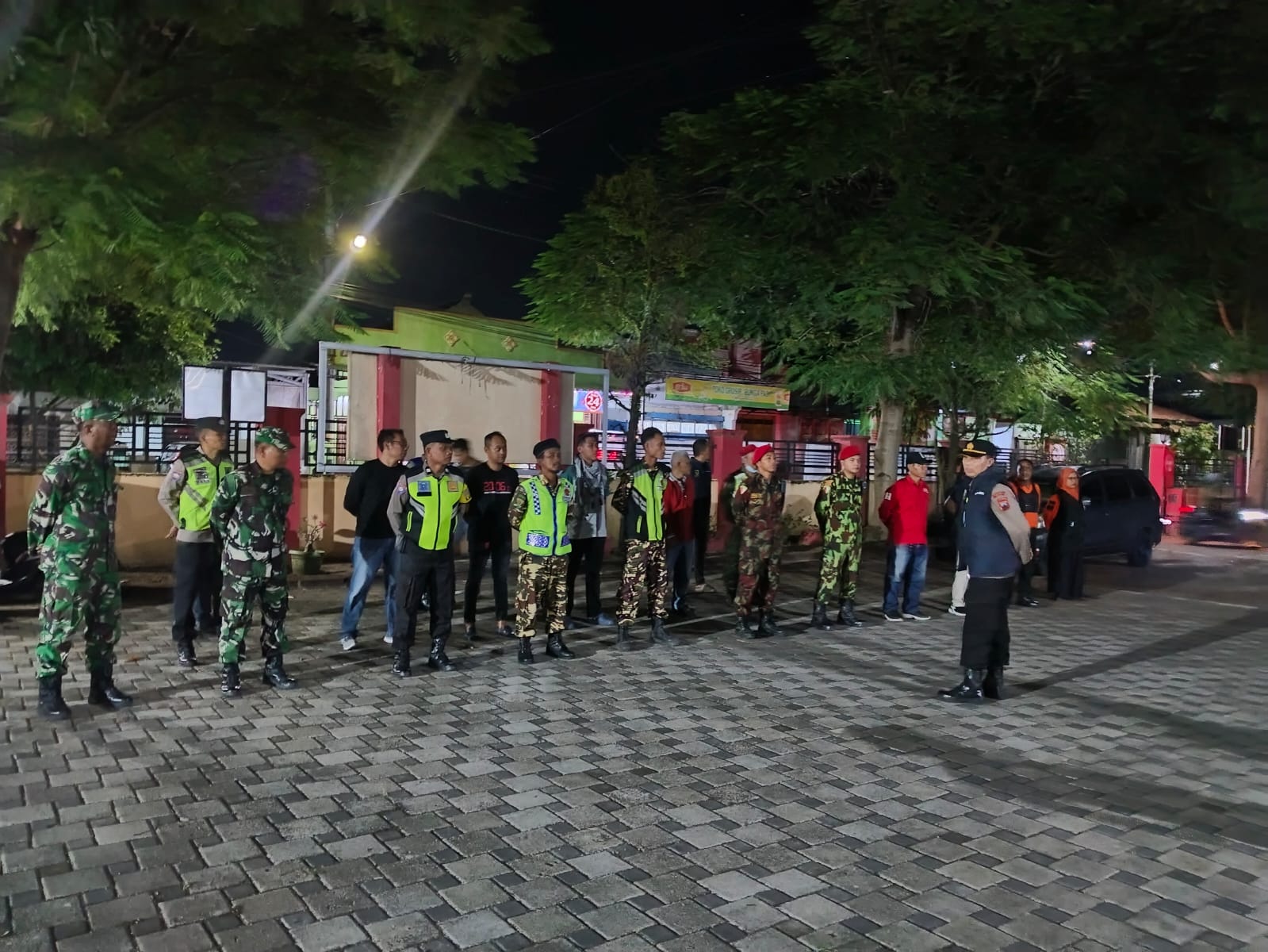 Patroli Gabungan Di Wonosari, TNI dan Forkopimcam Antisipasi Gangguan Keamanan Sejak Dini