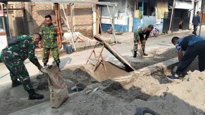 Wujud Kepedulian, Babinsa Koramil 01/Kota Kodim 0723/Klaten Karya Bakti Rehab RTLH