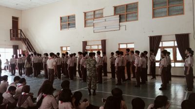 Koramil 01/Kota Klaten Berikan Pembinaan PBB Dan Wasbang Di SMK Kristen 1 Klaten