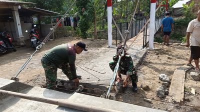 Koramil 18/Bayat Bersama Warga Percepat Pekerjaan Jembatan Gantung Garuda