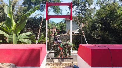 Babinsa Koramil 12/Manisrenggo Bersama Warga Pasang Ring Kawat Jembatan Gantung Garuda, Perkuat Akses Mobilitas 1.200 Jiwa Babinsa Koramil 12/Manisrenggo Bersama Warga Pasang Ring Kawat Jembatan Gantung Garuda, Perkuat Akses Mobilitas 1.200 Jiwa