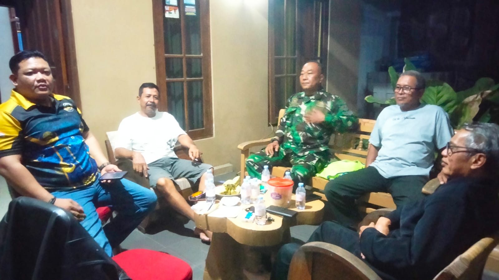 Patroli Dan Komsos, Babinsa Koramil 22/Wonosari Perkuat Keamanan Dan Kondusifitas Wilayah