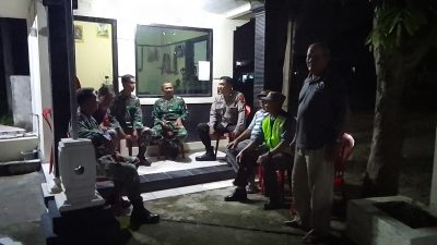Patroli Malam Dan Komsos di Pos Kamling, Babinsa Koramil 06/Kebonarum Perkuat Sinergi TNI dengan Warga