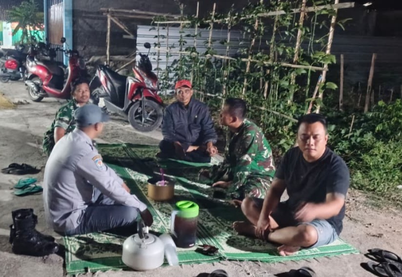 Babinsa Koramil Jogonalan Bersama Komduk Dan Linmas Perkuat Keamanan Wilayah Desa Wonoboyo
