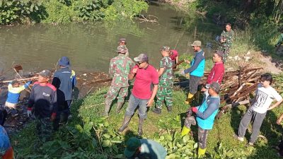 Karya Bhakti Koramil 19/Trucuk Wujud Nyata Mitigasi Banjir Dan Kemanunggalan TNI Dengan Rakyat