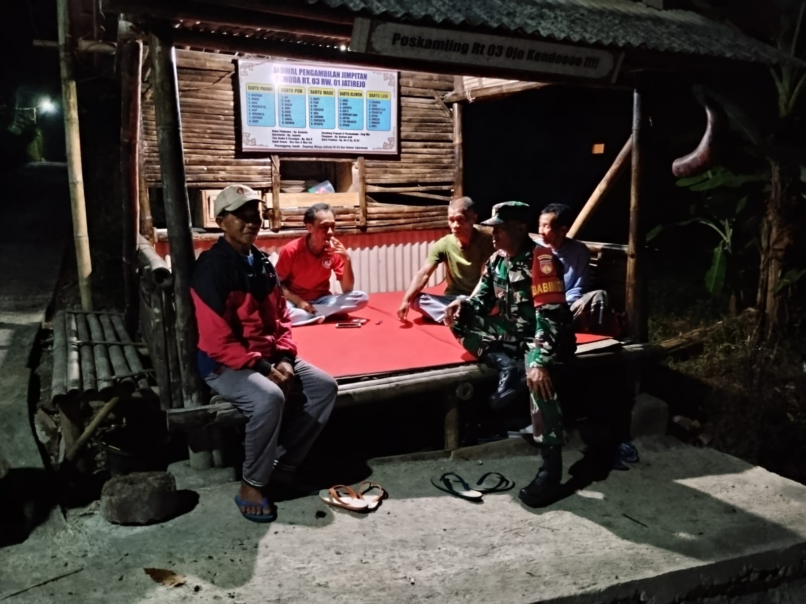 Babinsa Koramil 16/Tulung Patroli Desa, Perkuat Sinergi Warga Jaga Keamanan Lingkungan