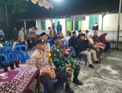 Nguri-Uri Budaya Jawa, Babinsa Dan Bhabinkamtibmas Amankan Pagelaran Wayang Kulit Di Wonosari