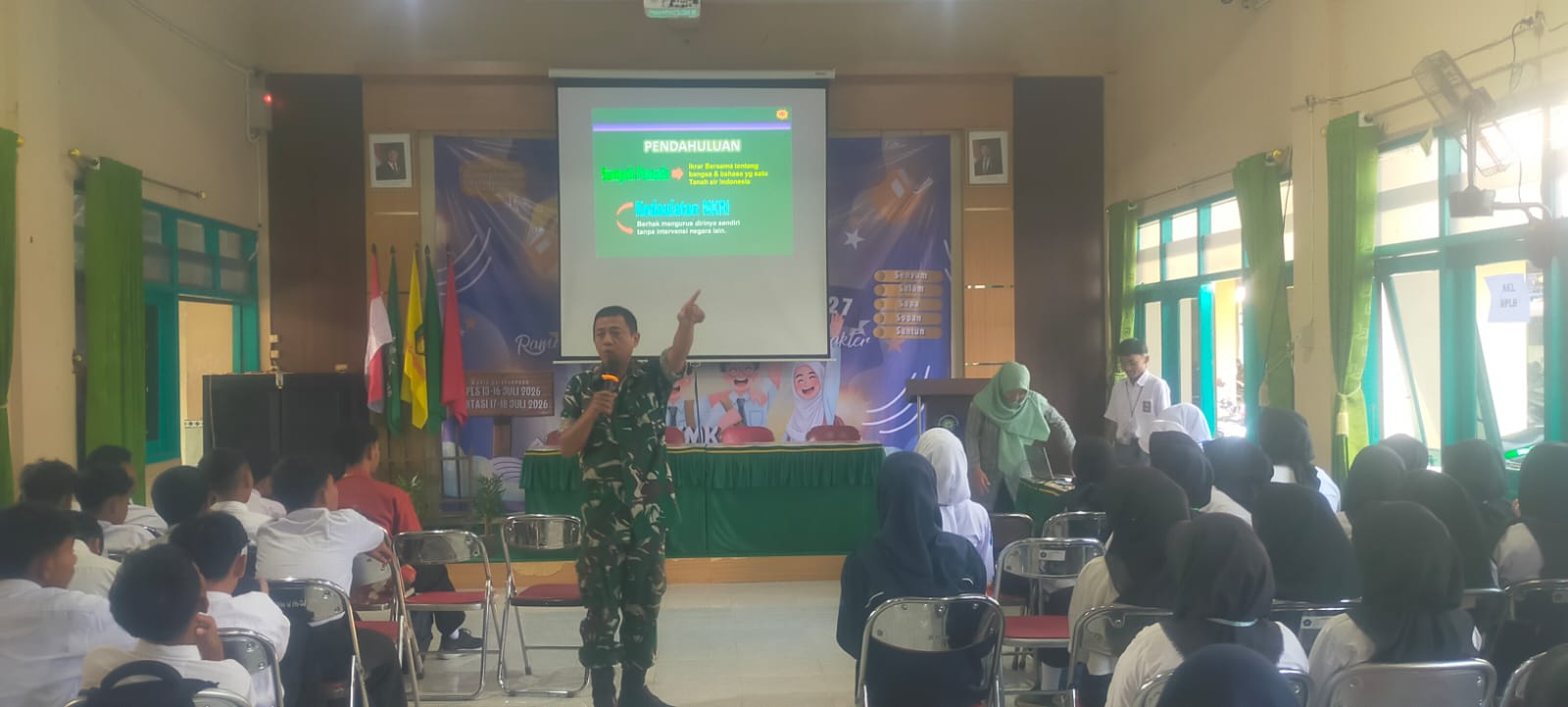 Tanamkan Semangat Juang Pahlawan, Danramil 20/Cawas Berikan Wasbang Siswa SMK Muhammadiyah Cawas