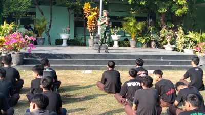 Danramil Kebonarum Tanamkan Wasbang, Disiplin dan Jiwa Kepemimpinan Siswa SMA Negeri 2 Klaten