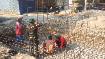Gotong Royong TNI dan Warga Warnai Pembangunan Jembatan Garuda Kalikotes