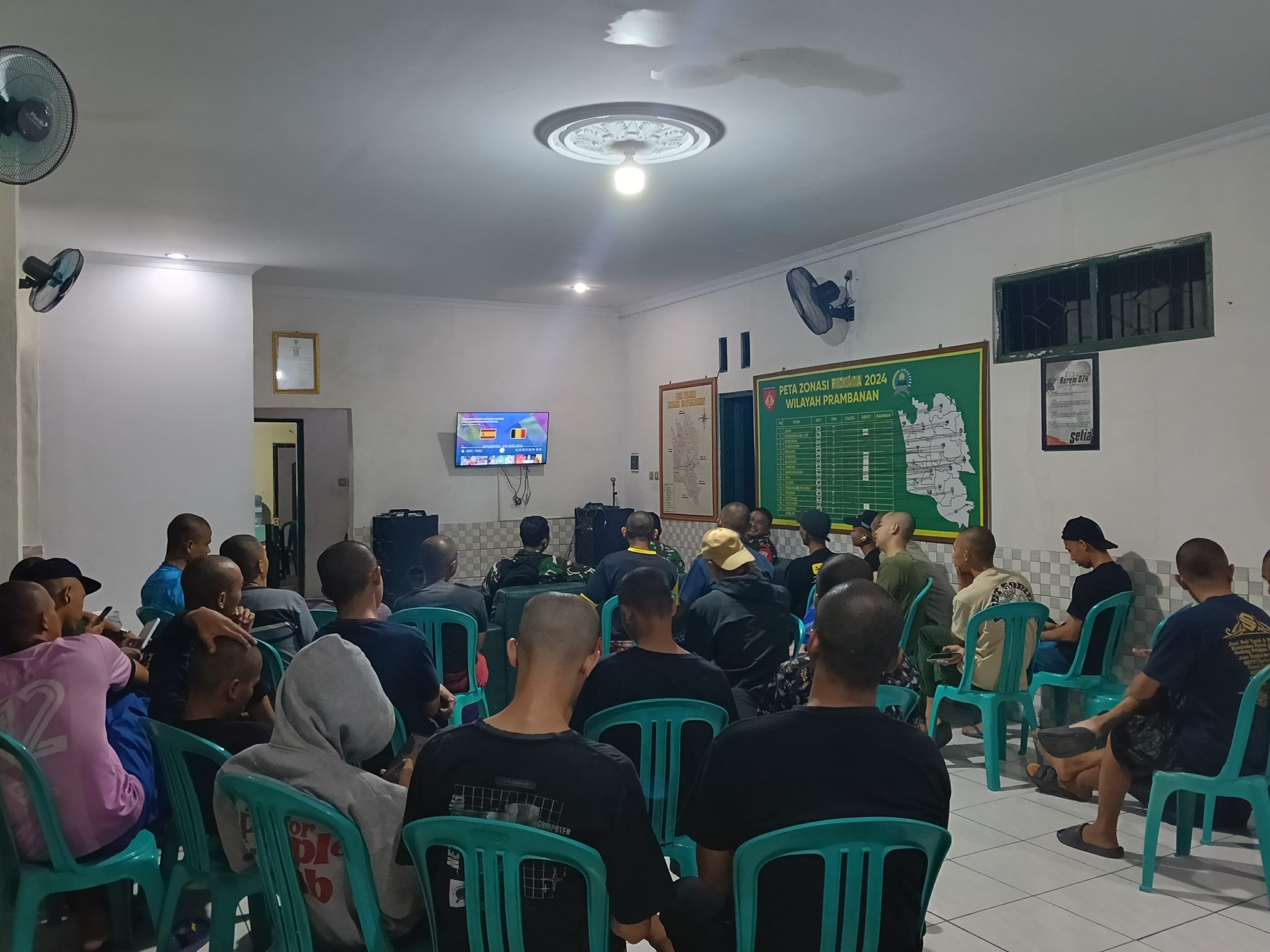 Koramil Jajaran Kodim 0723/Klaten Hadirkan Nobar Piala Dunia 2026 Bersama Warga