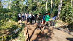 Gotong Royong TNI Dan Warga Warnai Pengerjaan Betonisasi Jalan TMMD Tahap III Di Desa Sedayu Klaten