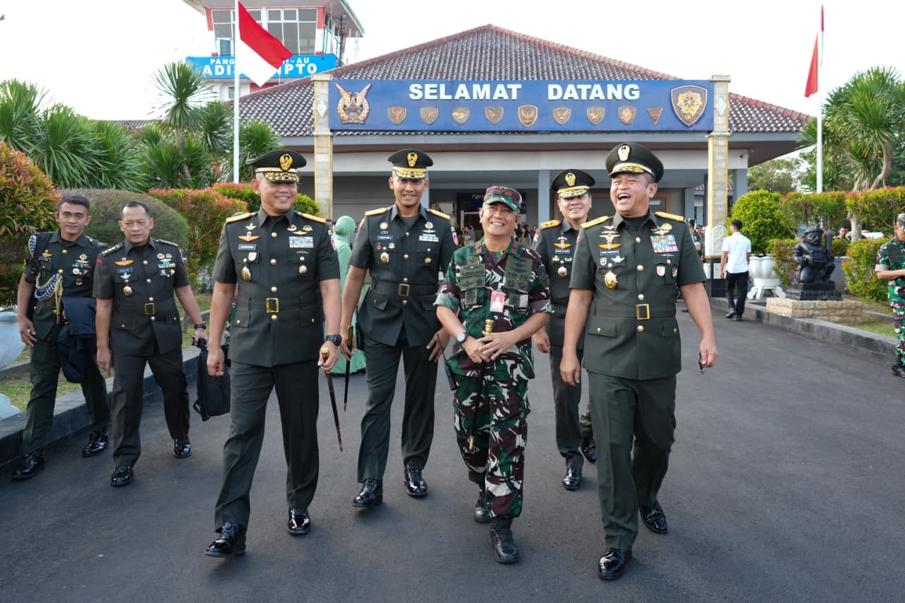 Pangdam IV/Diponegoro Dampingi Kasad Bekali Taruna Akmil, Siapkan Pemimpin TNI AD Menuju Indonesia Emas 2045