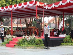HUT Ke-81 RI, Dandim 0723/Klaten Pimpin Upacara Penurunan Bendera di Alun-Alun Klaten