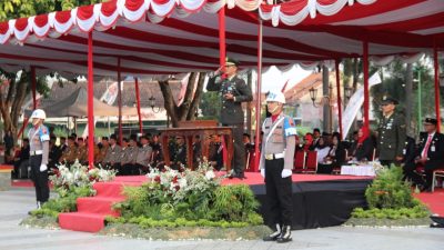 HUT Ke-81 RI, Dandim 0723/Klaten Pimpin Upacara Penurunan Bendera di Alun-Alun Klaten