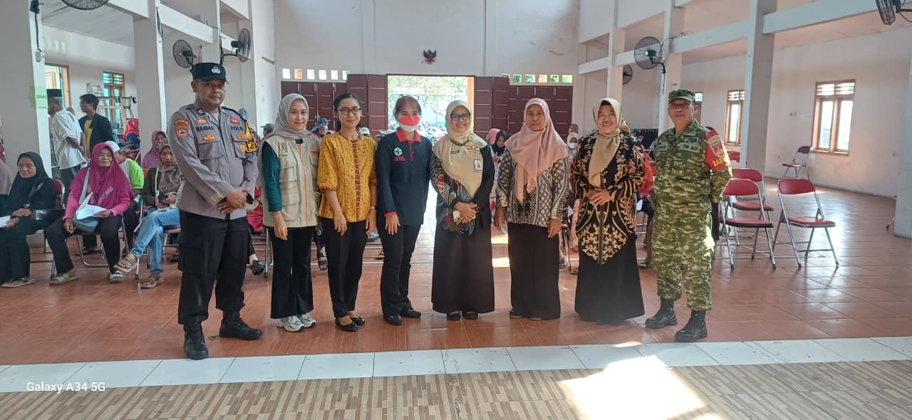 Babinsa Koramil 01 Kota Klaten Dampingi Sambang Cek Kesehatan Gratis Dan Penyuluhan TBC Di Desa Gumulan