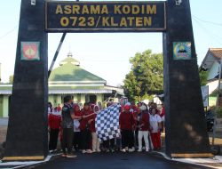Semarak HUT Ke-81 RI, Dandim 0723/Klaten Jalan Sehat Bersama Warga Asrama Kodim