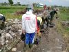 Babinsa Koramil 06/Kebonarum Bantu Warga Bangun Parit Persawahan Di Desa Gondang