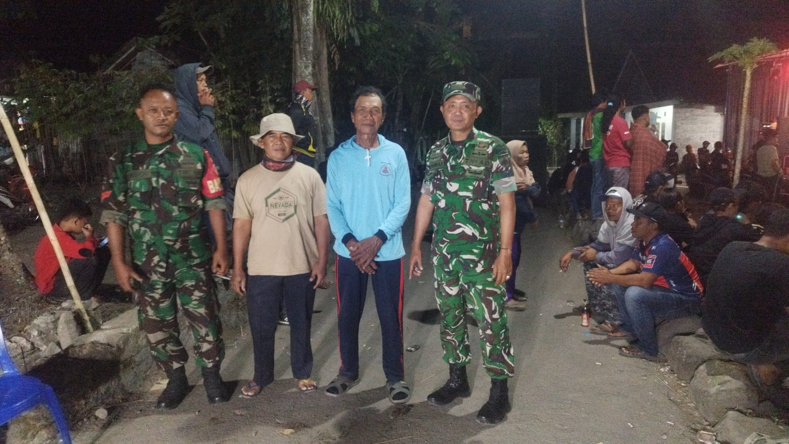 Patroli Wilayah, Babinsa Koramil 12/Manisrenggo Amankan Pentas Jathilan Di Desa Barukan