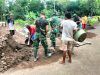 Babinsa Koramil 07/Wedi Bersama Warga Gotong Royong Bangun Jalan Pertanian Di Desa Pasung