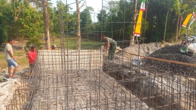 TNI Dan Warga Semangat Gotong Royong Pembangunan Jembatan Garuda Tahap VI Di Kalikotes