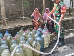 Terdampak Kekeringan Di Desa Tlogowatu Kemalang, Kodim 0723/Klaten Salurkan Bantuan Air Bersih
