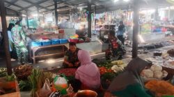 Babinsa Koramil Karanganom Pantau Harga Sembako Di Pasar Jurang Jero
