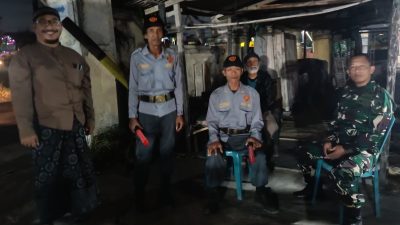 Babinsa Koramil 09/Prambanan Bersama Linmas Patroli Malam, Jaga Kondusifitas Desa Kebondalem Kidul