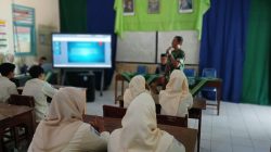 Babinsa Koramil 02/Jogonalan Berikan Wasbang 108 Siswa SMK Babinsa Koramil 02/Jogonalan Berikan Wasbang 108 Siswa SMK