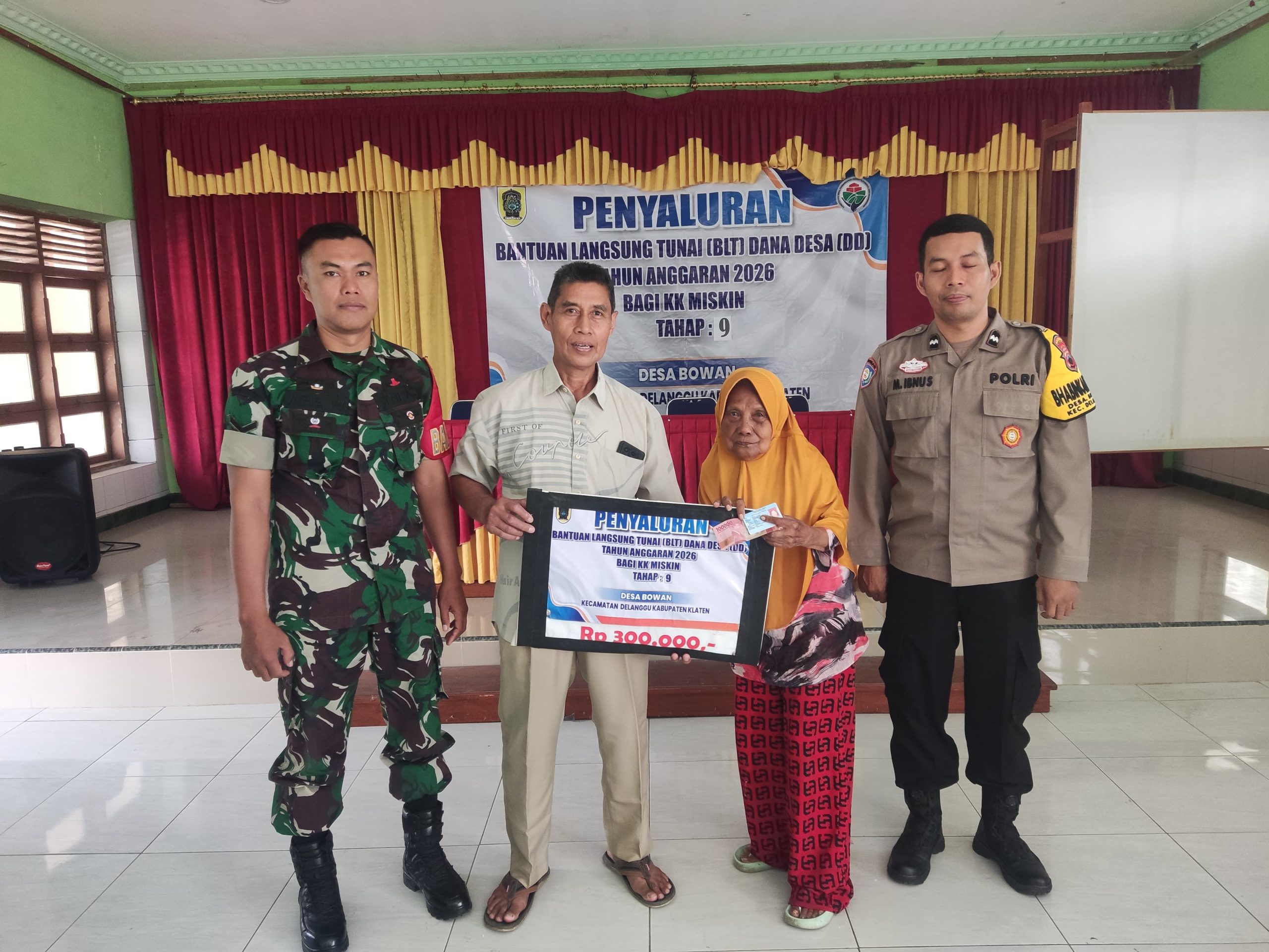 Babinsa Koramil 03/Delanggu Monitor Penyaluran BLT DD Tahap 9 di Desa Bowan